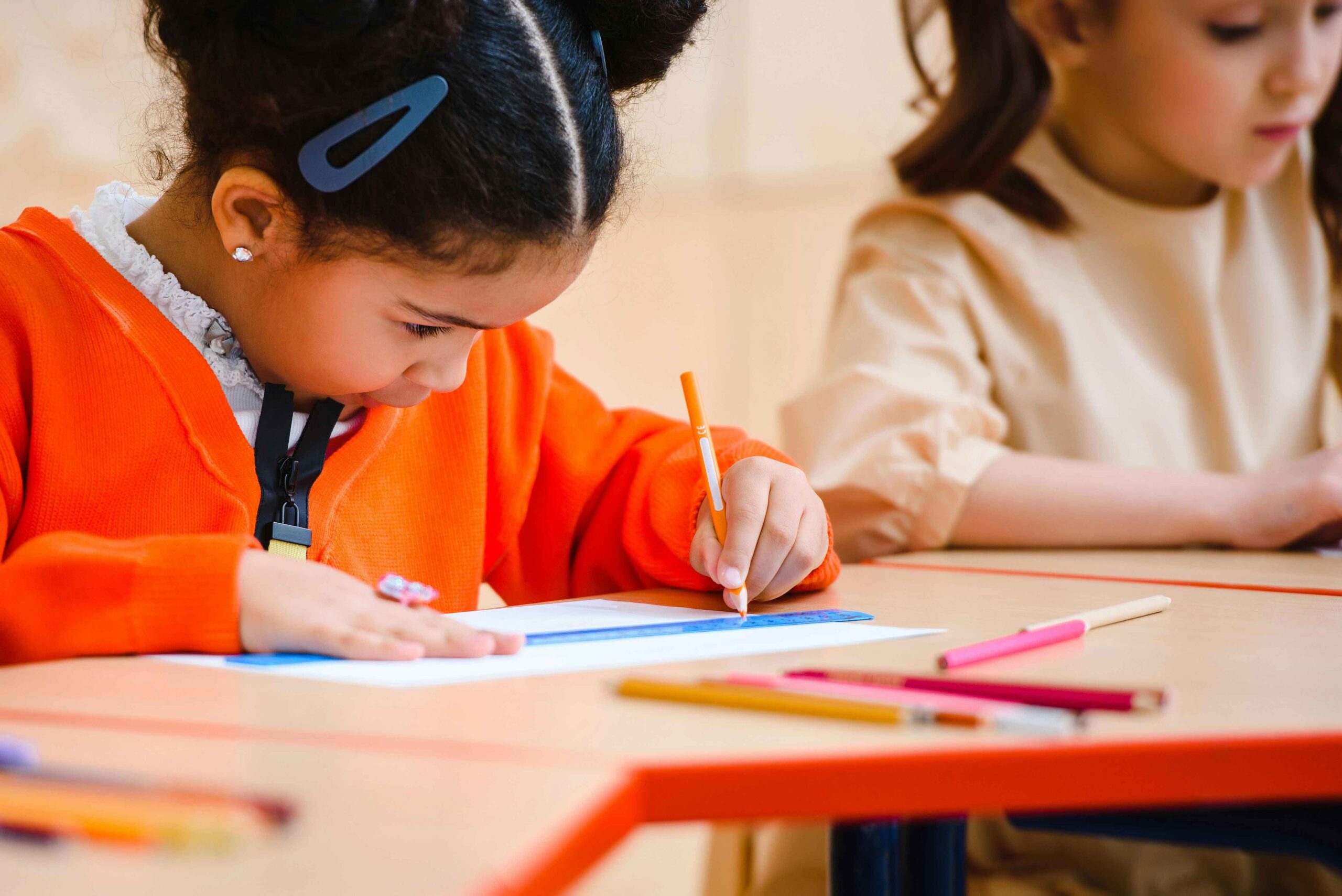 Découvrir comment la kinésiologie et la méthode Tomatis peuvent aider les enfants à mieux se concentrer