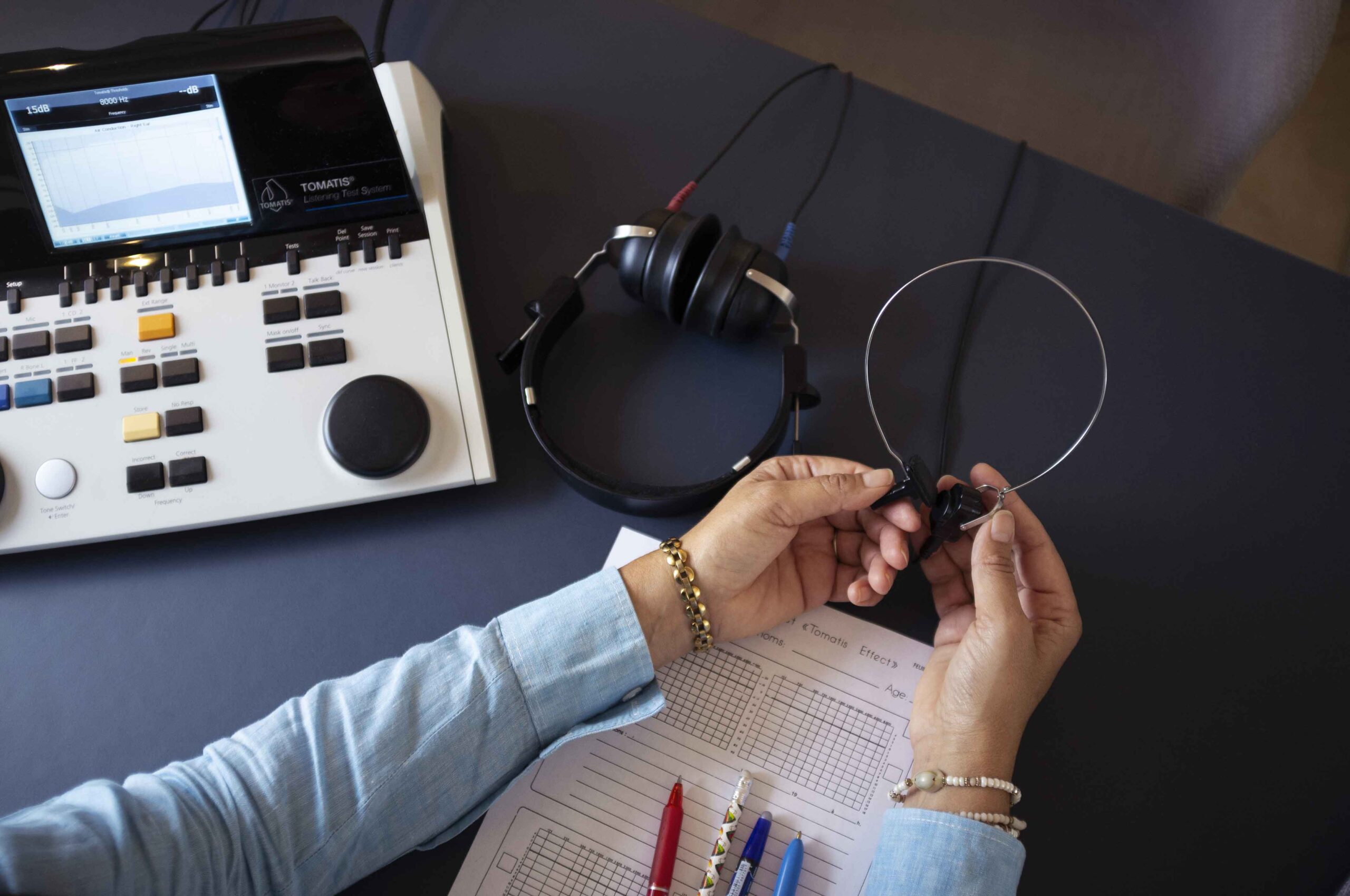 Dispositif d’écoute utilisé dans la méthode Tomatis pour le travail auditif et sensoriel